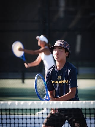Tennis players on court, photographed by @nakaokaphotos.